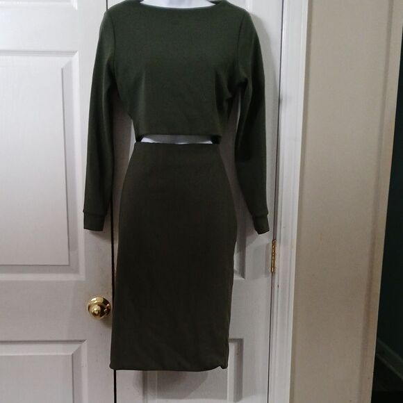 Lux La Fashion Nova 2 pc long sleeve crop top and pul skirt set Sz L NWOT - Picture 1 of 10
